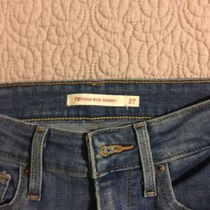 Levi’s 721 High Rise Skinny Jeans 27
